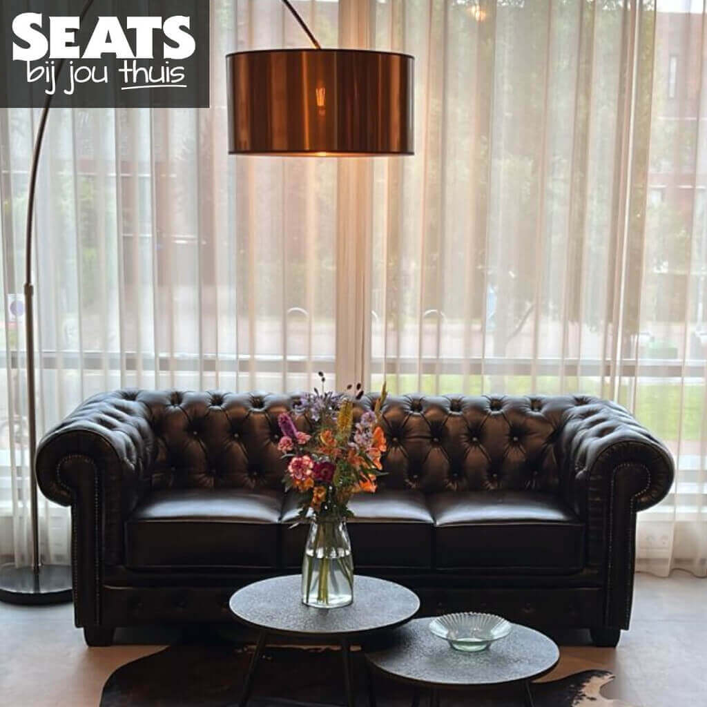 Chesterfield_bank_seats and sofas